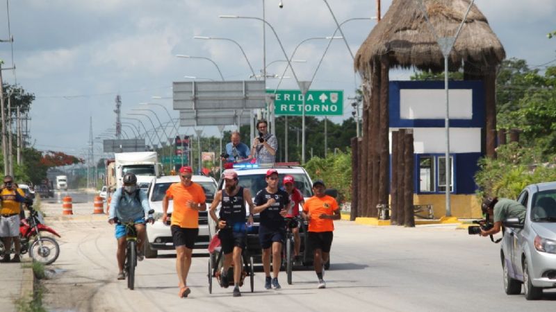 Forrest Gump alemán llega a Cancún; su destino, Playa Delfines
