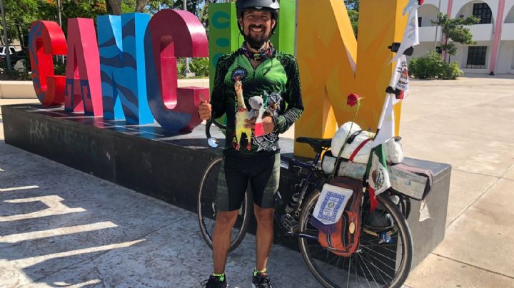 Ciclista Ubaldo Bandera llega a Cancún tras recorrer México en bicicleta