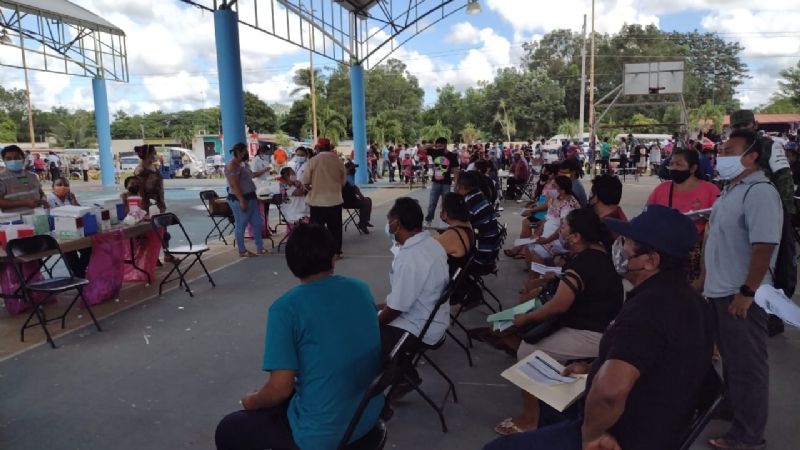 Aplican vacuna anticovid a 'cuarentones' y 'cincuentones' rezagados en Carrillo Puerto