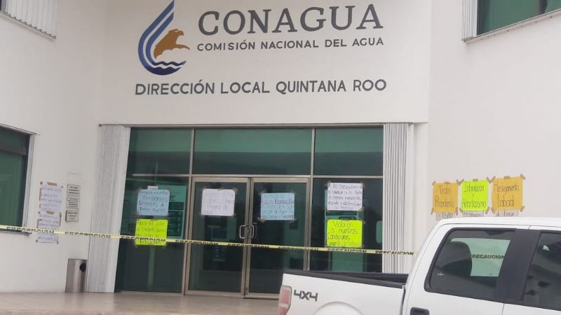 Por cuarto día, empleados mantienen plantón a las afueras de Conagua en Chetumal