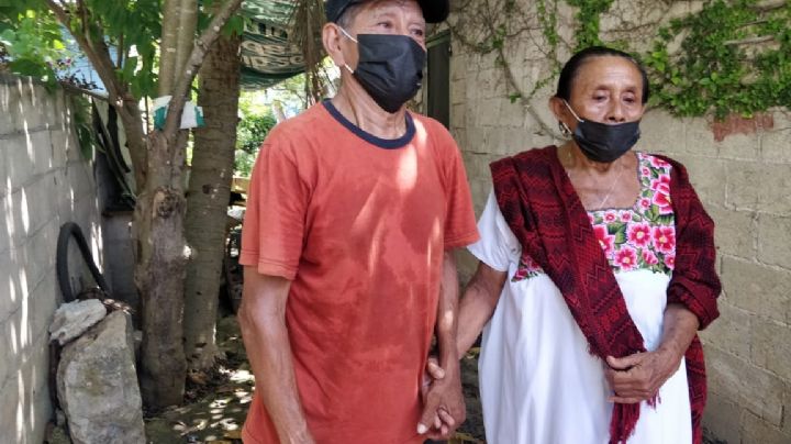 Abuelitos recuperan su casa tras ser desalojados en la colonia Montes de Amé