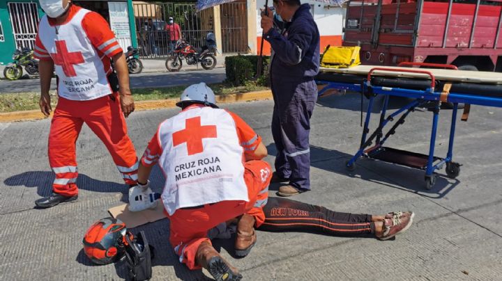 Pareja de motociclistas derrapa y deja una mujer lesionada en Ciudad del Carmen
