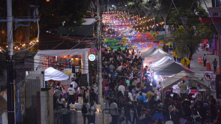 Más de 8 mil cancunenses se aglomeran a celebrar el Día de Muertos en Puerto Juárez: FOTOS