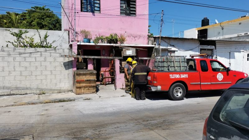 Alarma de incendio en panadería provoca movilización de bomberos en Ciudad del Carmen