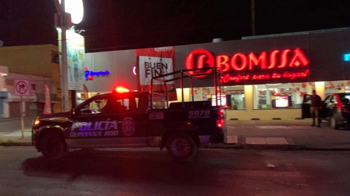 Hombres armados asaltan negocio de línea blanca en avenida López Portillo de Cancún