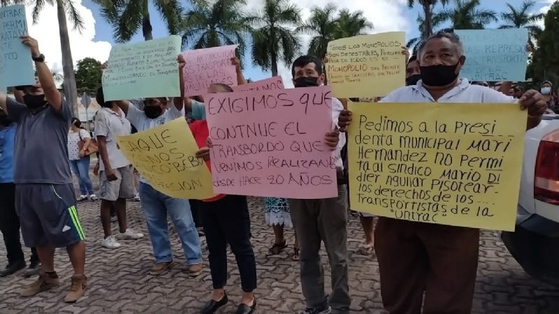 Transportistas de Carrillo Puerto se manifiestan contra el síndico municipal: VIDEO