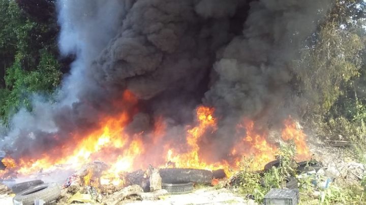 Incendian basurero clandestino cerca de la colonia 'El Eden' en Chetumal