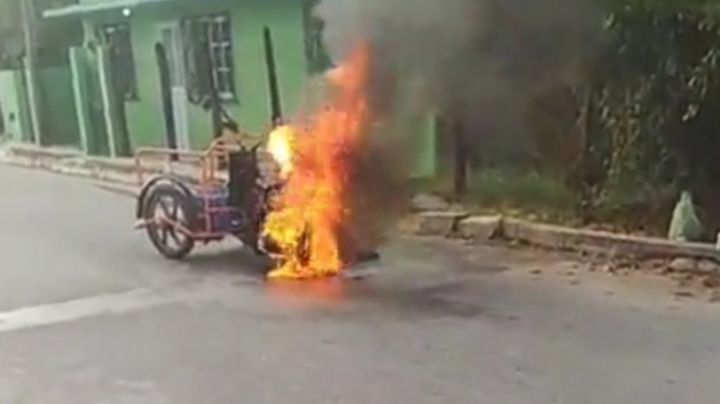 Mototriciclo queda en llamas por fuga de gasolina en Ciudad del Carmen