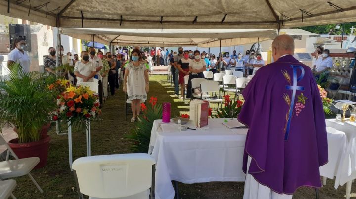 Día de Muertos: Más de 100 personas asistieron a la misa del Panteón San Miguel de Cozumel