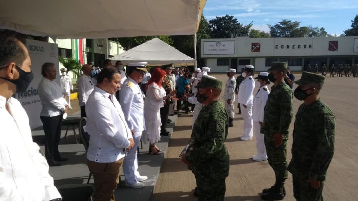 Entregan ascenso y condecoraciones a militares, marinos y Guardia Nacional en Campeche