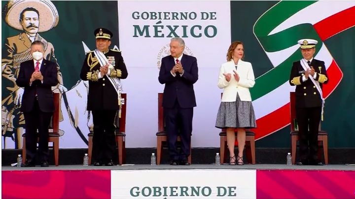 AMLO envía duro mensaje a políticos corruptos durante el Desfile de la Revolución Mexicana