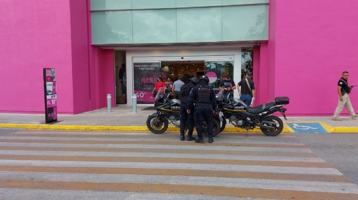 Hombres armados roban ropa en una tienda departamental en Chetumal