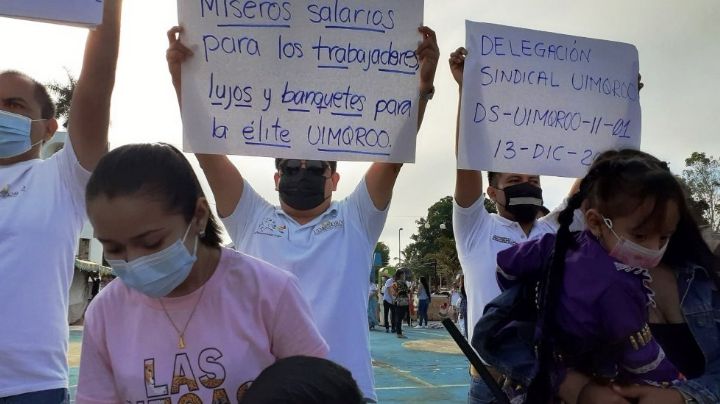 Maestros irrumpen desfile del 20 de noviembre en José María Morelos