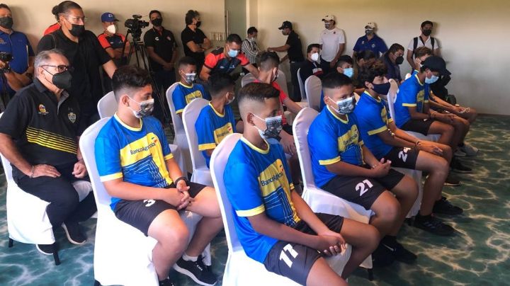 Anuncian encuentro de futbol entre equipos de México y El Salvador en Cancún
