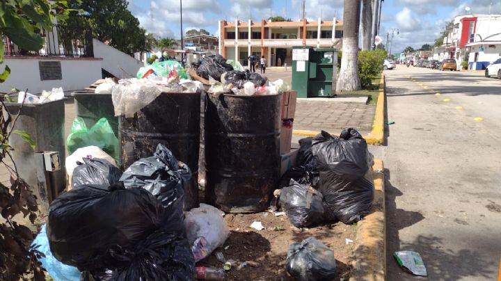 Ciudadanos denuncian 'toneladas' de basura en calles de Carrillo Puerto