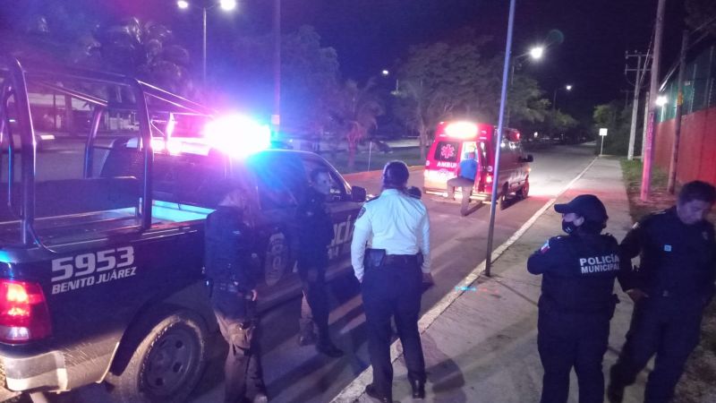 Taxista de Cancún arrastra a pasajero más de 20 metros en la Región 97
