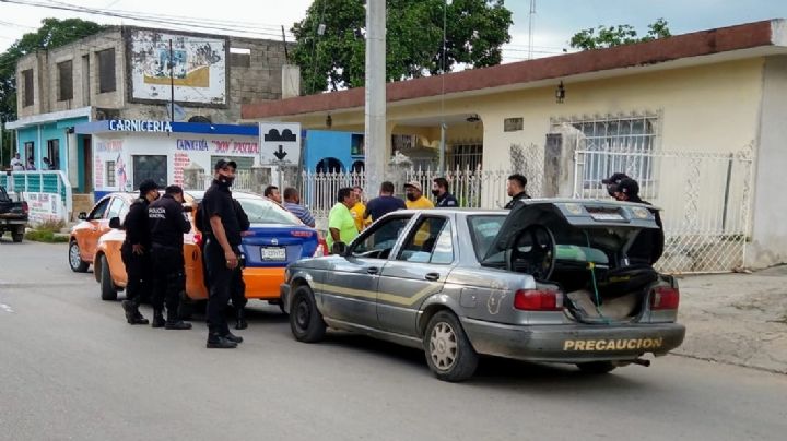 Por "piratear pasaje", taxistas de Peto cierran el paso a conductor foráneo