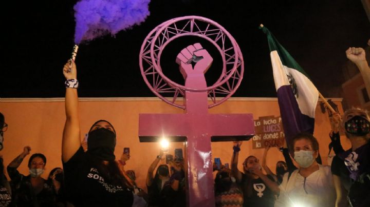 Colectivos piden alto a los feminicidios en Yucatán; develan "Antimonumenta": VIDEO