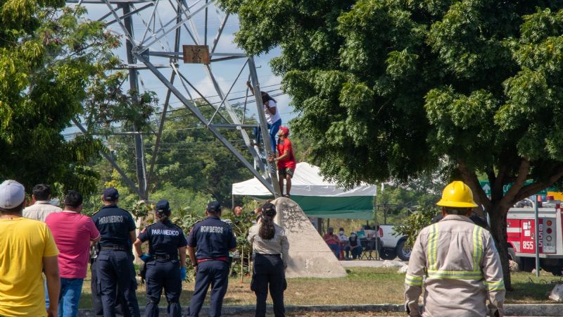Cae mujer de casi 40 metros en Yucatán; subió a torre de CFE para suicidarse