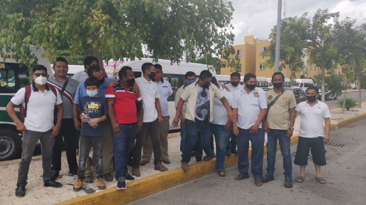Protestan conductores de transporte público por incremento de tarifas en Cancún