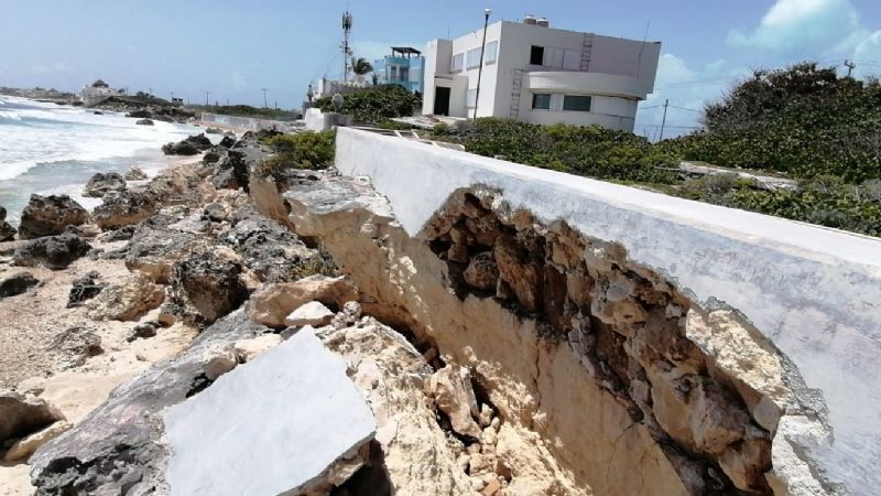 Vecinos piden al Ayuntamiento de Isla Mujeres la reparación del Malecón de Punta Sur