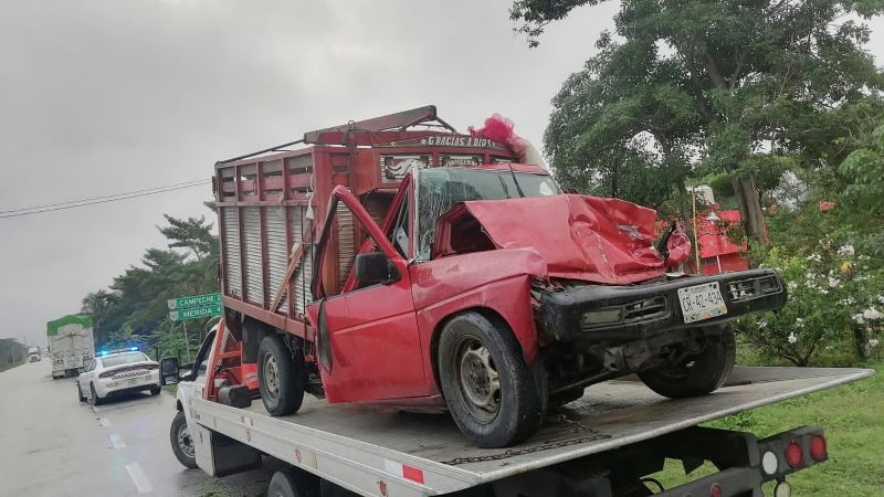Ciudad del Carmen: Choque entre un vehículo y un camión de carga deja dos lesionados