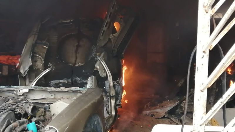 Se incendia deshuesadero de autos en Ciudad del Carmen