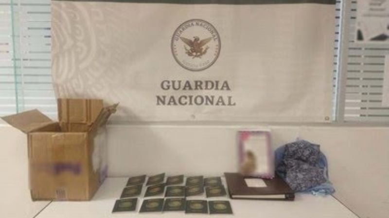 Guardia Nacional halla pasaportes falsos en un libro en el aeropuerto de Mérida
