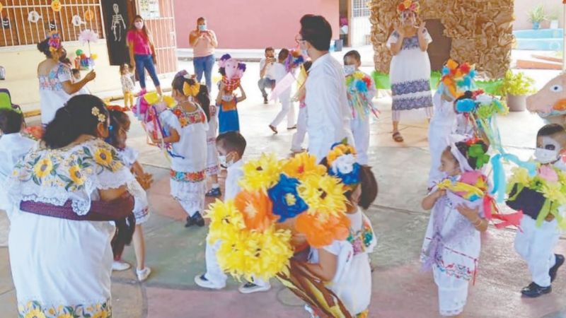 Maestros de preescolar buscan preservar e inculcar tradiciones mayas en Lázaro Cárdenas