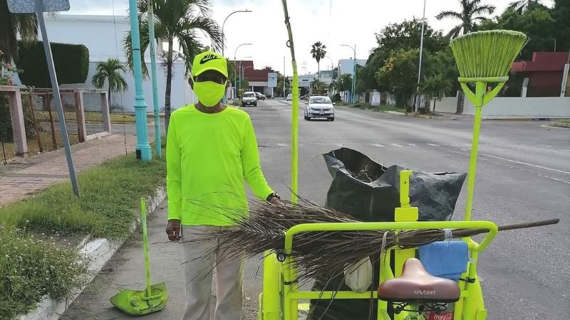 Trabajador del Ayuntamiento de Chetumal pinta su vehículo para evitar accidentes