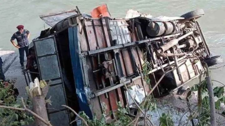 Accidente de autobús en Nepal deja al menos 12 personas muertas