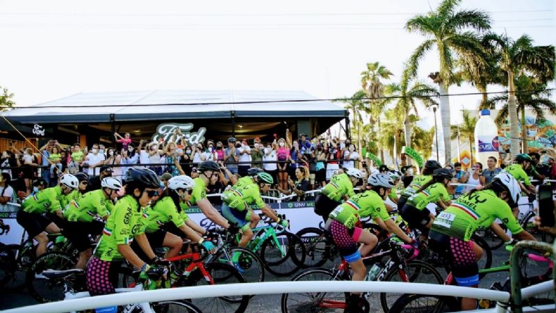 Caída provoca carambola en competencia internacional de ciclismo en Cozumel: VIDEO