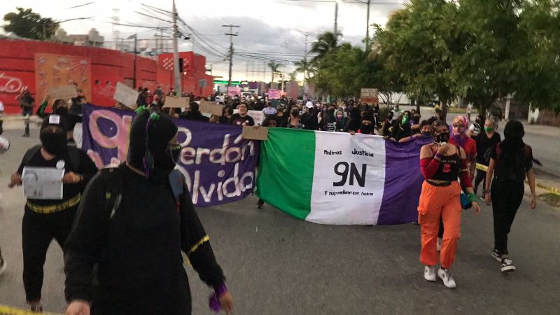 9N: Feministas marchan para exigir justicia por feminicidios en Cancún