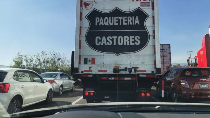 Cierran la autopista México-Puebla rumbo a la CDMX por migrantes y peregrinos