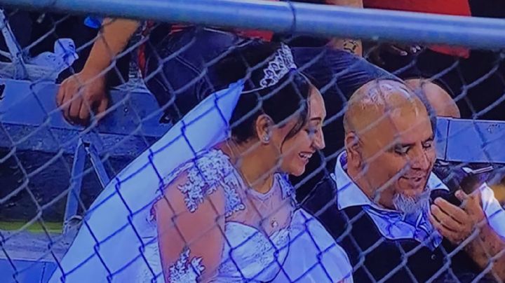 ¿Celebran su boda en la final de la Liga MX?: FOTO
