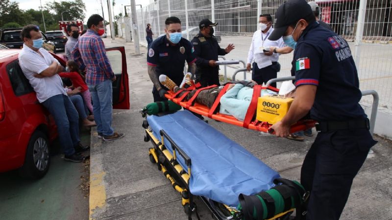Automovilista se pasa el alto y causa un choque en Mérida; hay una persona lesionada