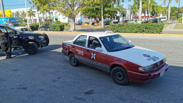 Patrulla se estrella con un taxi mientras perseguía a hombre armando en Ciudad del Carmen