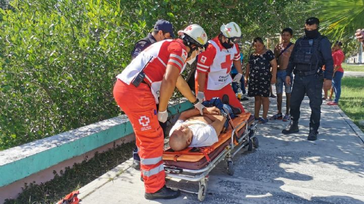 Hombre en estado de ebriedad es rescatado al caer a la Caleta en Ciudad del Carmen
