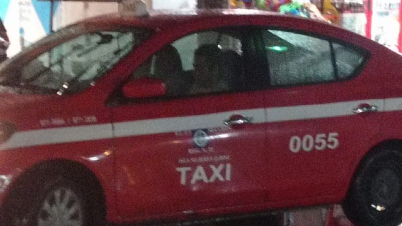 Taxistas de Isla Mujeres prefieren dar servicio a turistas que a clientes locales, aseguran