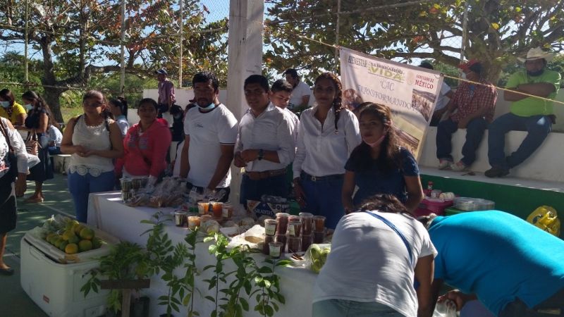 Campesinos realizan tianguis del programa Sembrando Vida en Palizada, Campeche