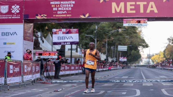 Atletas de Kenia se llevan el triunfo en el Medio Maratón de la CDMX en la categoría varonil