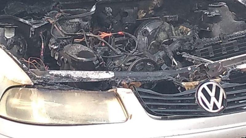Automóvil termina en llamas tras salir de un taller mecánico en Chocholá Yucatán