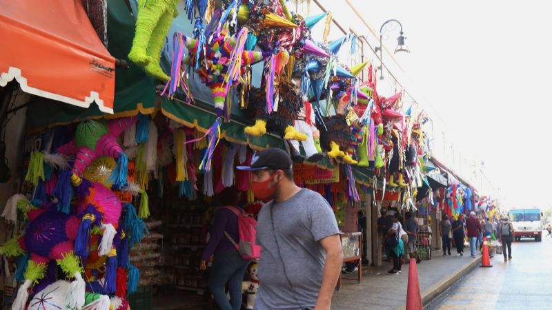 Locatarios de la "Calle de las Piñatas" de Mérida esperan alza del 50% en sus ventas