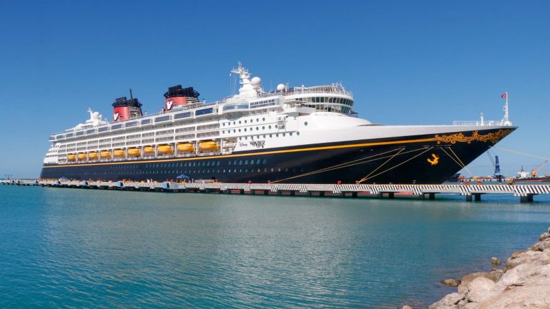 Llega Crucero Disney Wonder a Progreso; Mauricio Vila le da la bienvenida