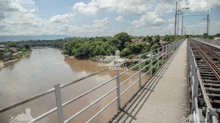 Revelan video de niño que cae de un puente en Colombia