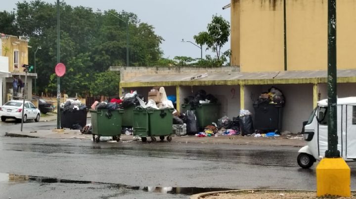 Vecinos llenan de basura el fraccionamiento Villas del Sol en Playa del Carmen