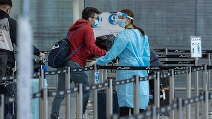 EU cancela 800 vuelos ante alzas de contagios por omicrón