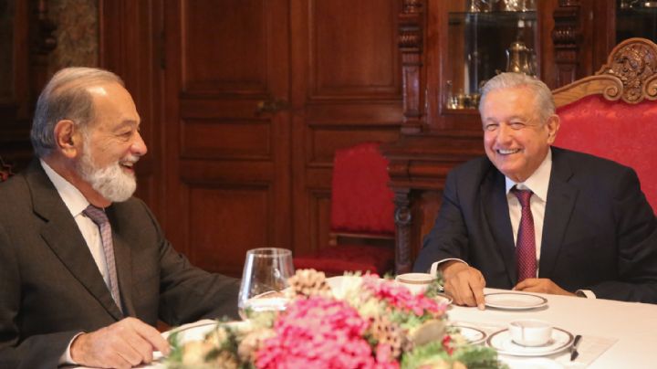 AMLO desayuna con Carlos Slim en Palacio Nacional: "contribuye al desarrollo del país"