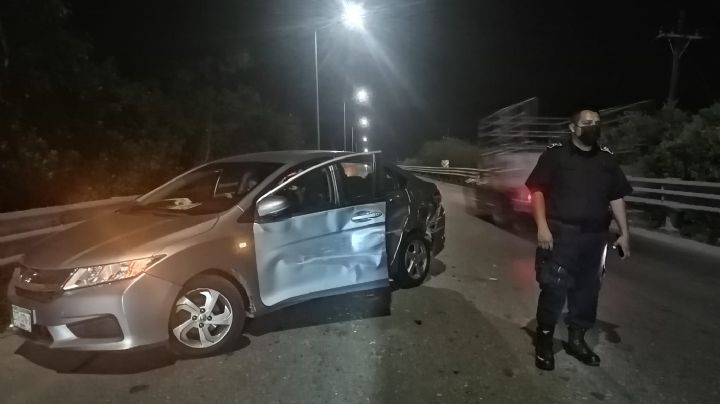 Pareja se salva de morir tras invadir carril en puente de la carretera Progreso-Mérida
