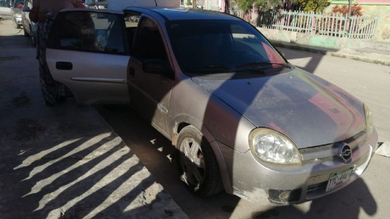 Hombre muere dentro de su automóvil en las Coloradas de Yucatán